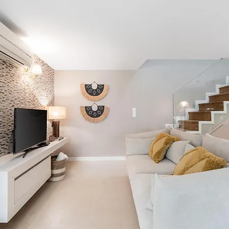 Victoria Project - - Private Parking